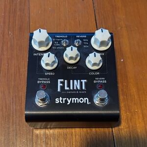 Flint Tremolo & Reverb Pedal - Black